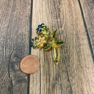 TC enameled Floral Brooch